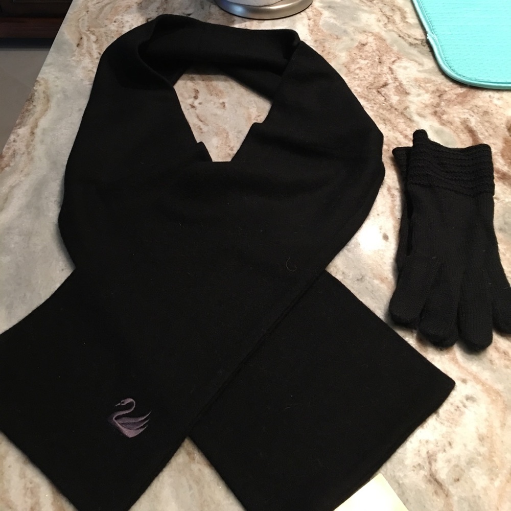Scarf & gloves