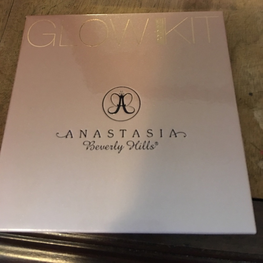 Anastasia Beverly hill glow kit (that glow)