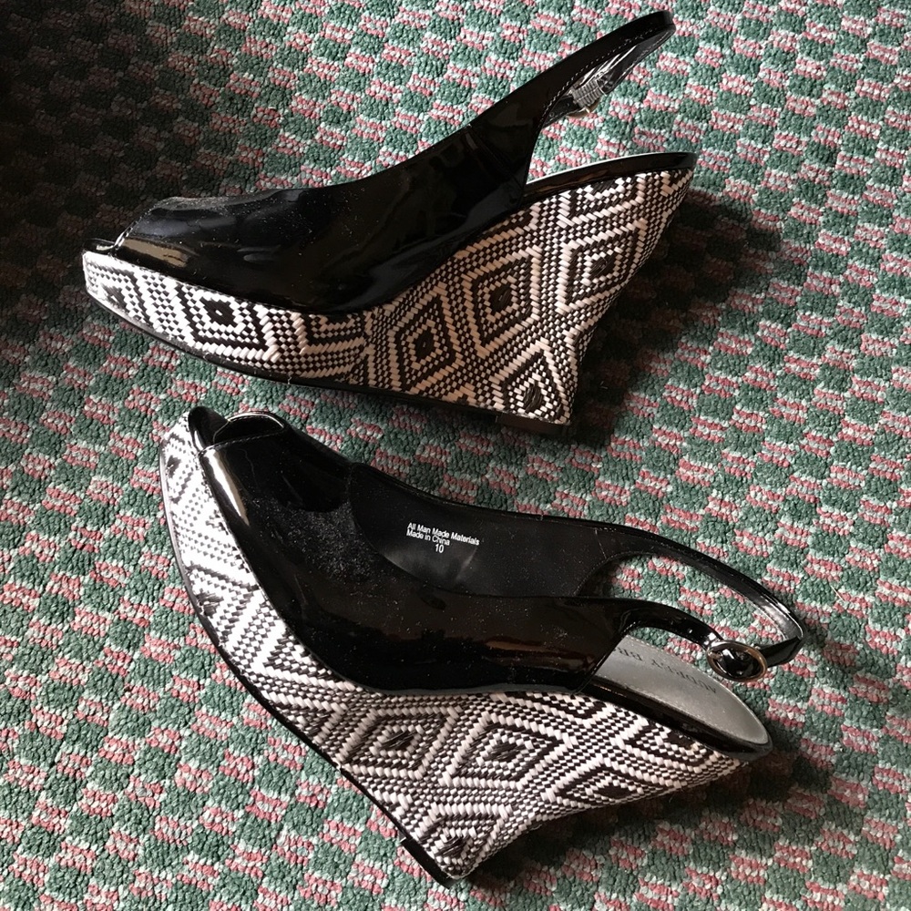 Black/White Weaved Wedge Shoe