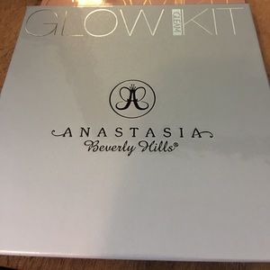 Anastasia Beverly Hills glow kit (gleam)