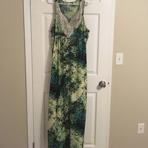 XL maxi dress with sequins embellishment.