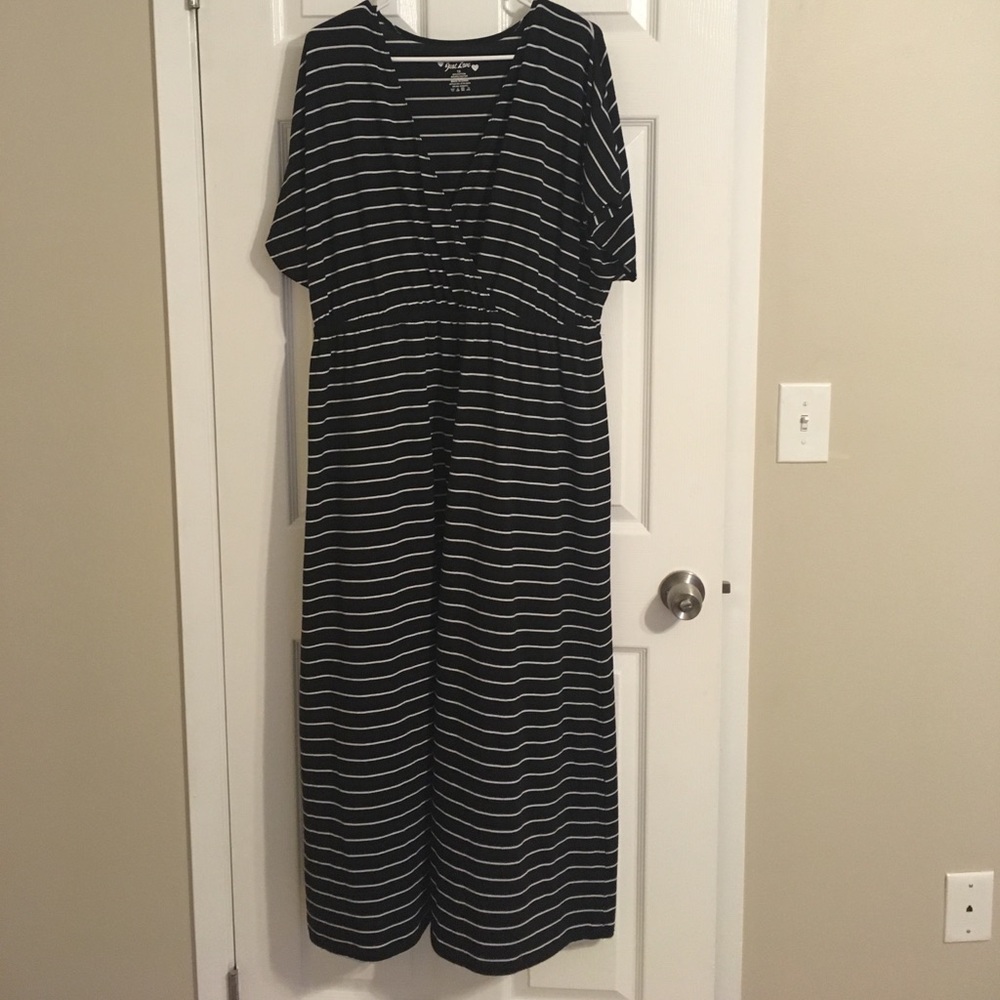 1X maxi dress. Black and white striped.