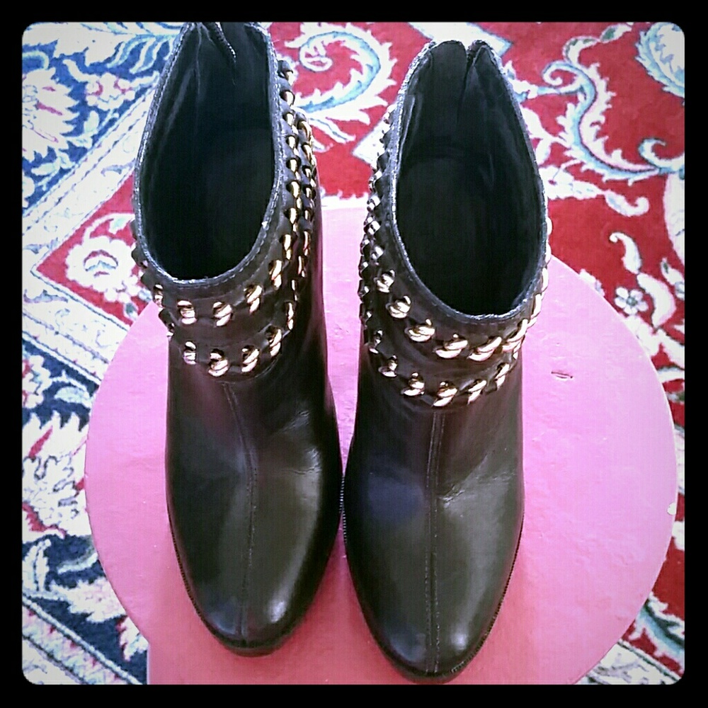 TORY BURCH BOOTIES.  LIKE BRAND NEW. SIZE 9.