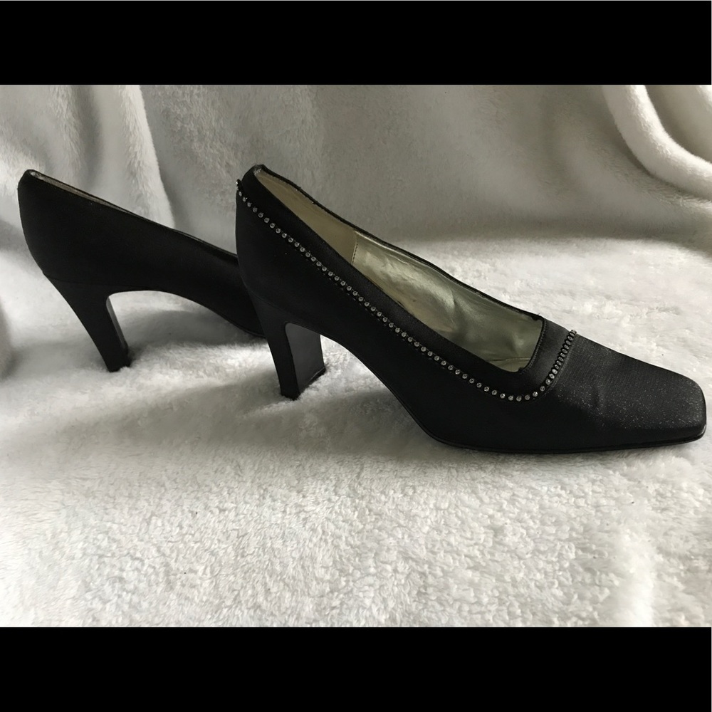 Valerie Stevens - 🌹Delia Black Party Pumps - Picture 2 of 4