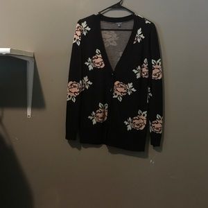 Knit cardigan with a rose print.