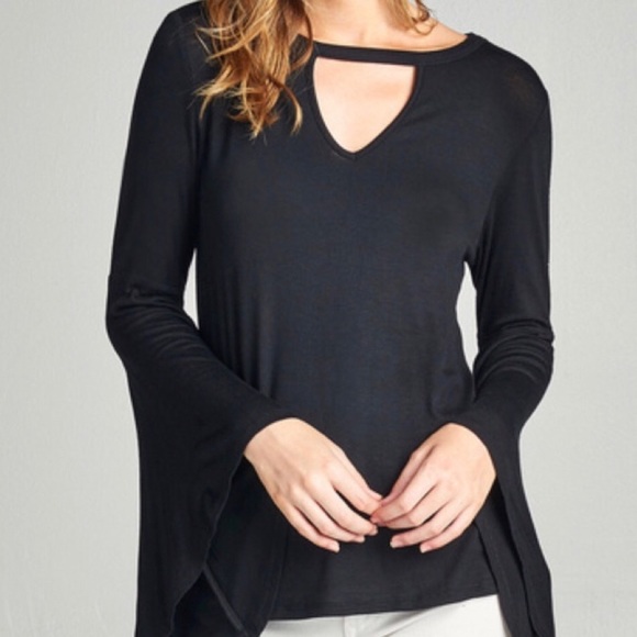 Black Keyhole Top with Bell Sleeves sold out - Picture 4 of 4