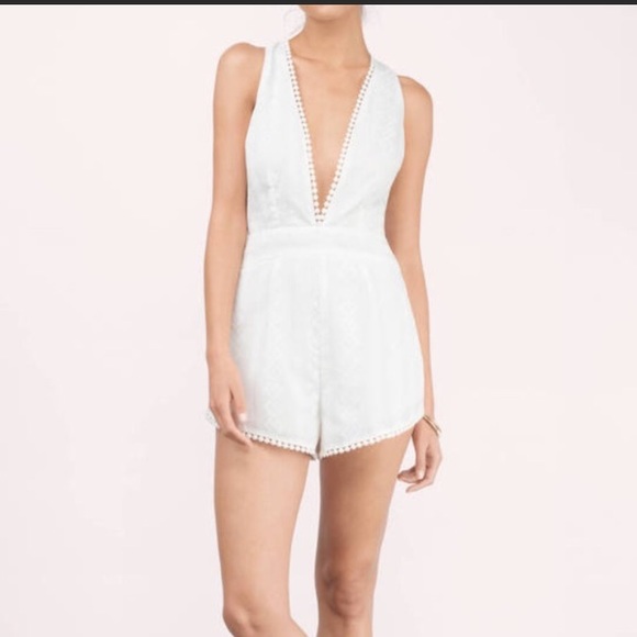 {SOLD} TOBI Plunging Neckline White Romper - Picture 3 of 5