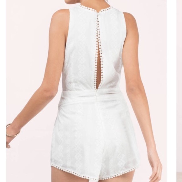 {SOLD} TOBI Plunging Neckline White Romper - Picture 4 of 5