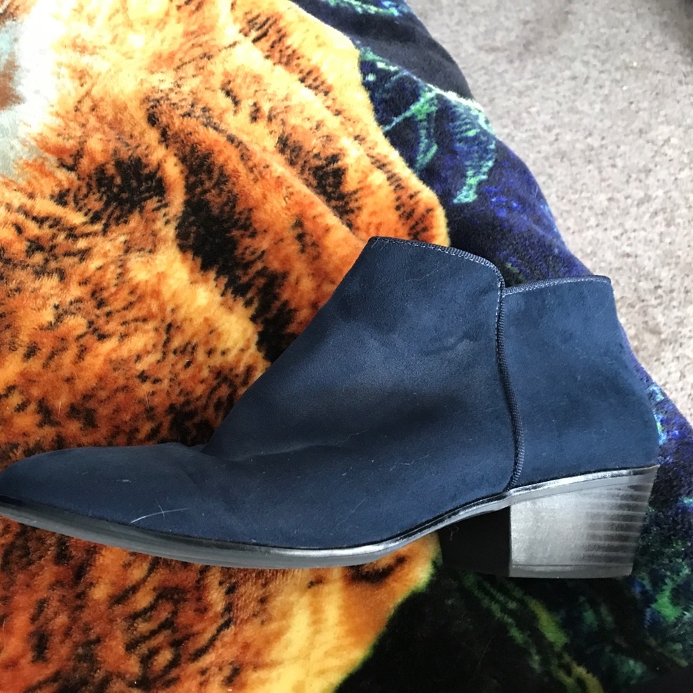 Boots - Picture 2 of 4