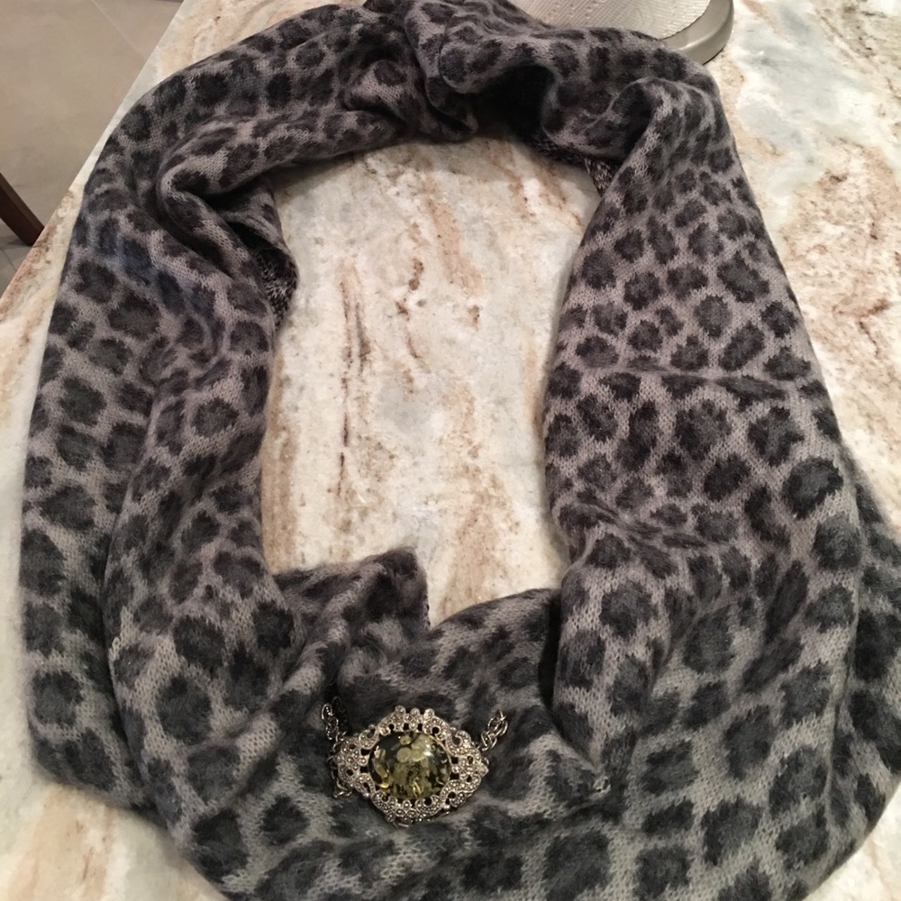 Marcus Adler infinity scarf