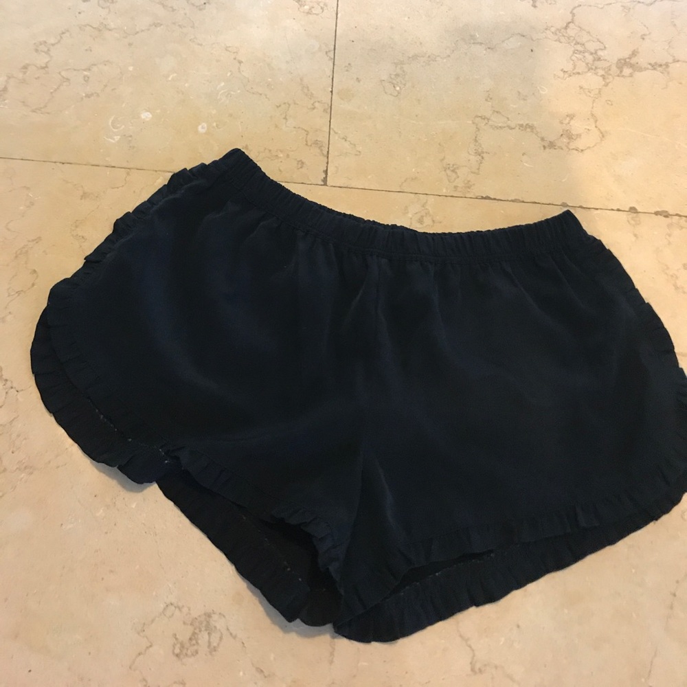 Cute ruffled shorts