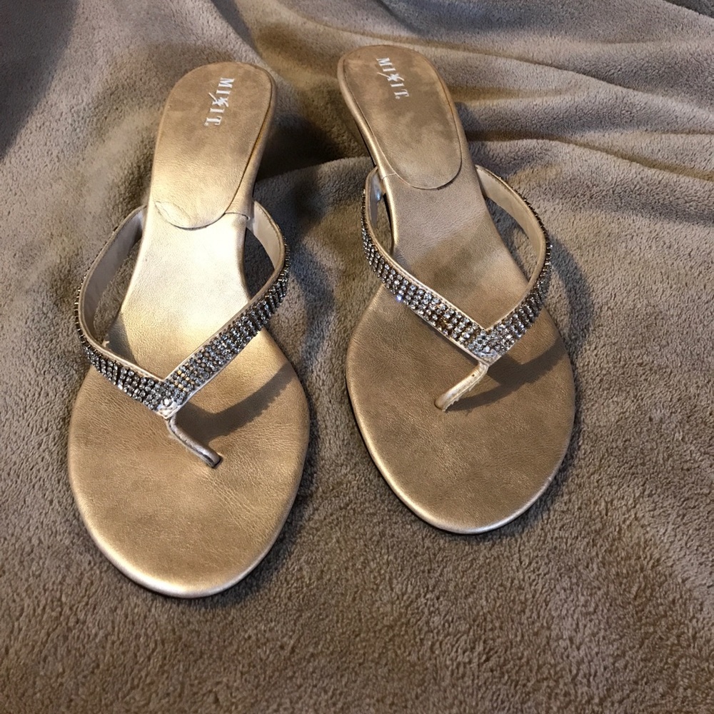 Gold Pumps