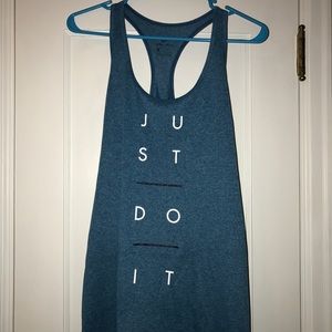 NIKE WORKOUT TANK