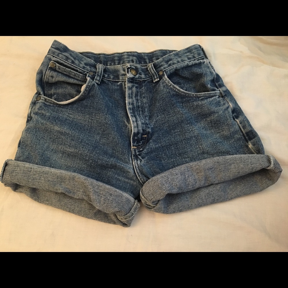 Size 16 Wrangler High Wasted Cut Off Jean Shorts.