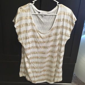 XL gold and white tshirt