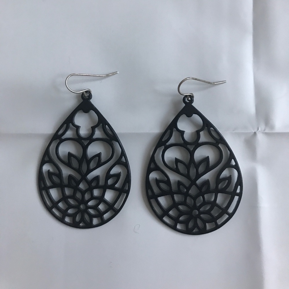 Black Detailed Earrings **BUNDLE ME**