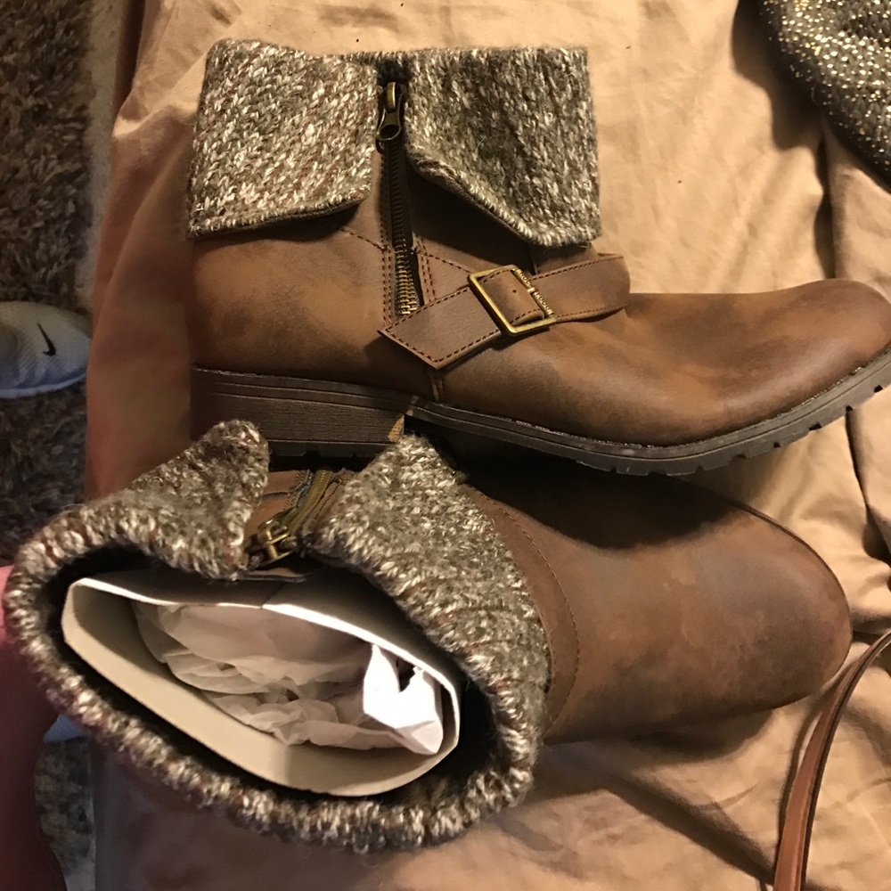 Brown sweater ankle boot