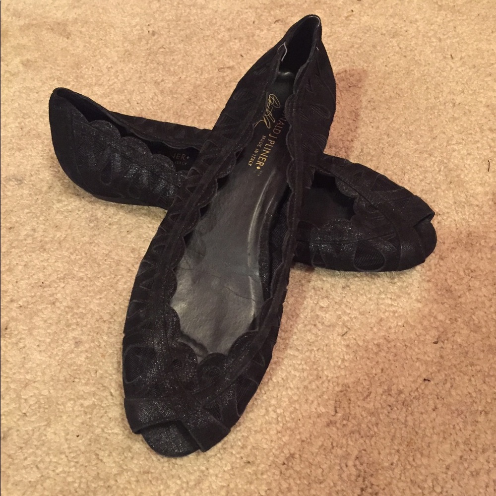 Adorable Peep Toe Lace Flats!