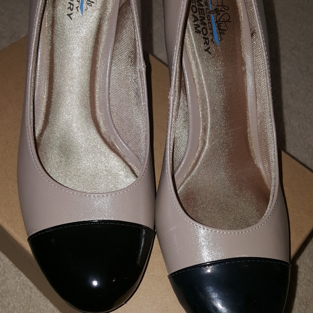 Velocity with memory foam Shoe