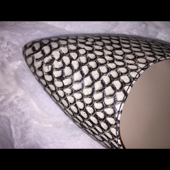 NINE WEST FLATS - Picture 2 of 5