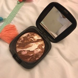 Laura geller bronzer 💕🍍