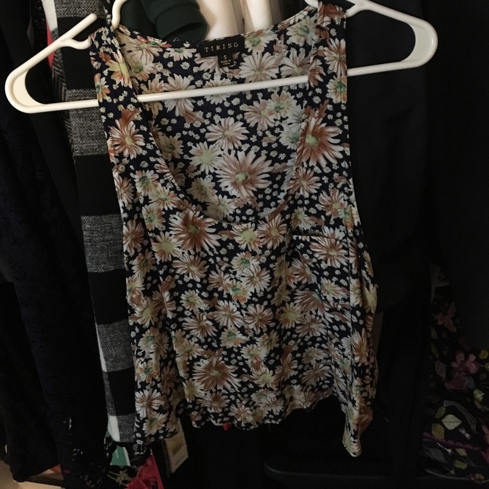 Floral flowy tank:)