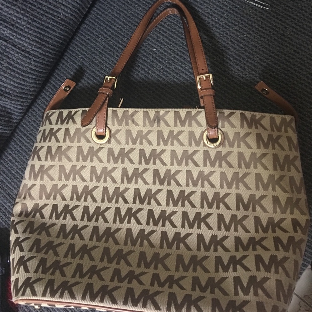 Authentic Michael Kors cinched tote bag