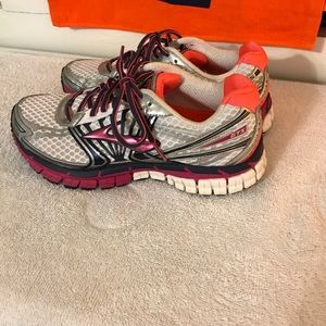 Brooks running sneakers size 8.5