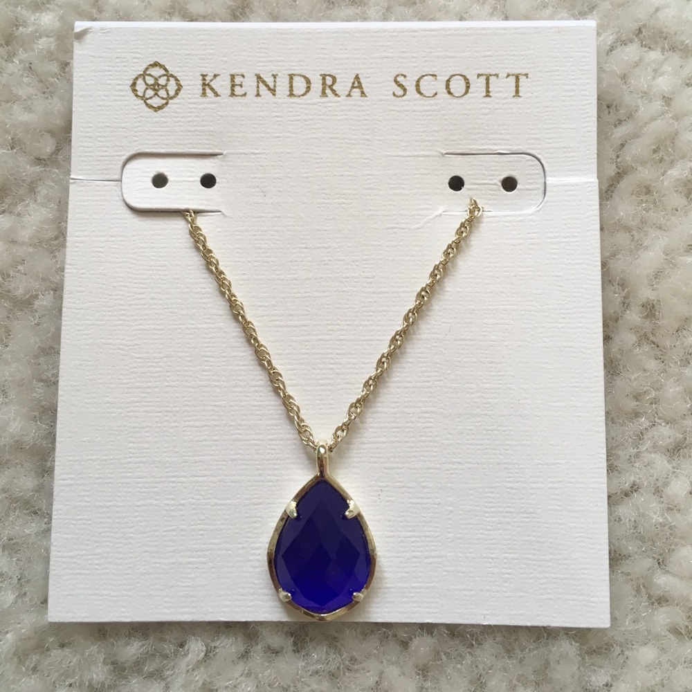 Kendra Scott necklace