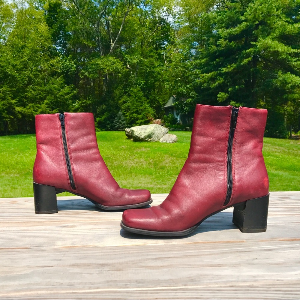 VINTAGE Red Leather Heeled Boots!