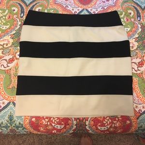 Size 16 black/white pencil skirt