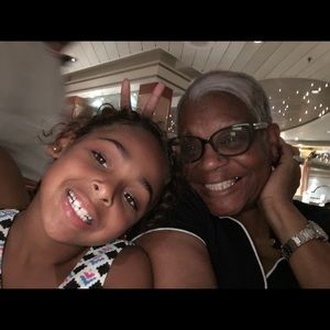 Meet your Posher, Sharon