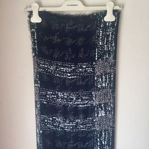 Burberry Beat Check Scarf