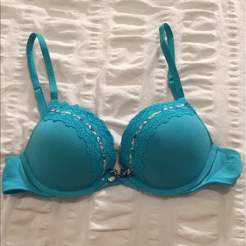 Victoria's Secret push-up bra. 34B