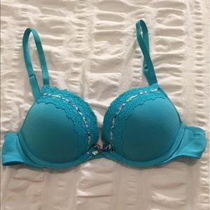 Victoria's Secret push-up bra. 34B
