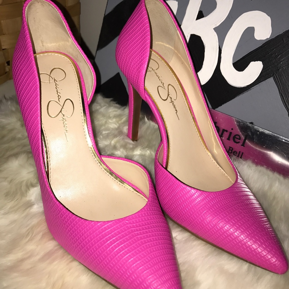 Jessica Simpson pumps