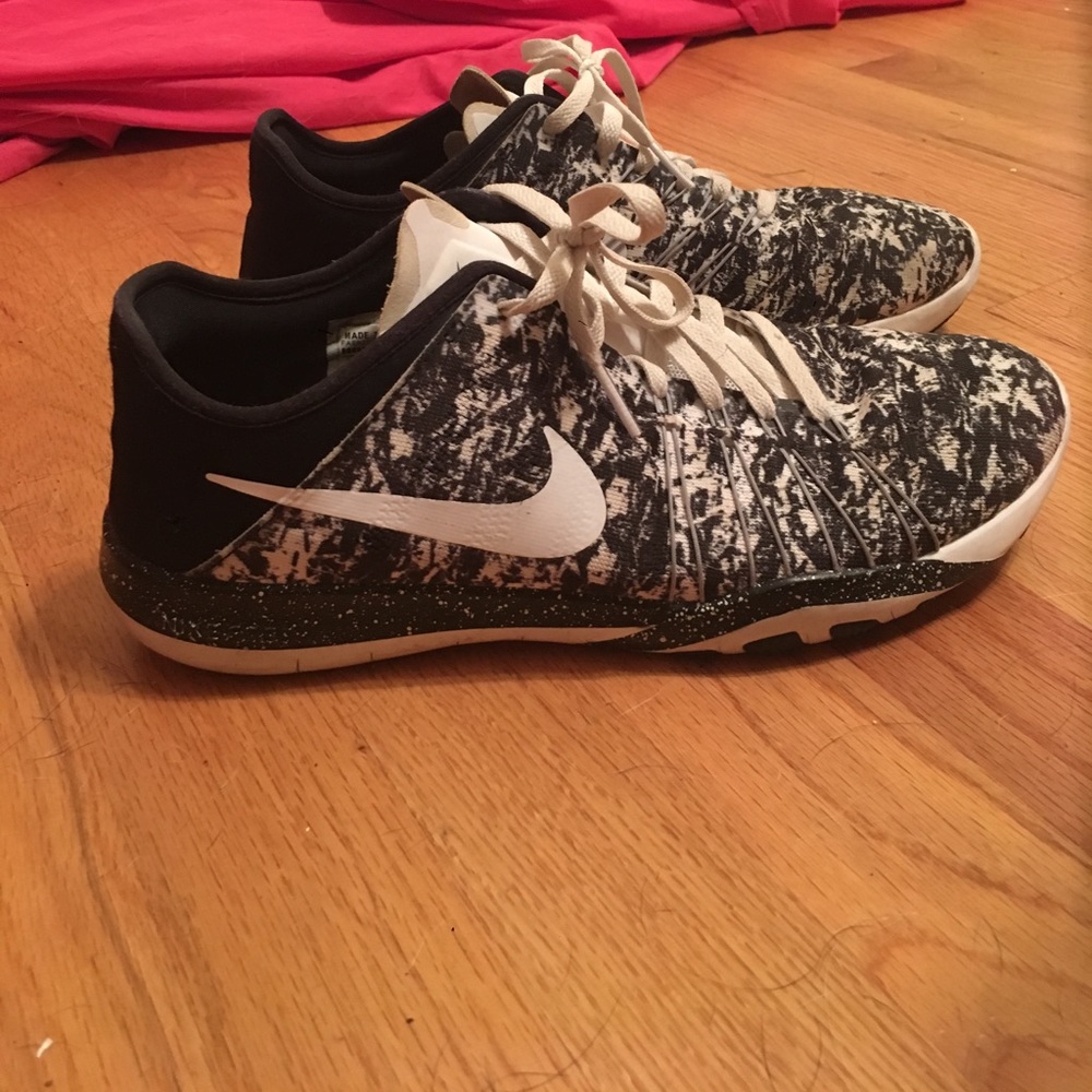 SOLD  Women's Nike Black&White Tennis Shoes Nike