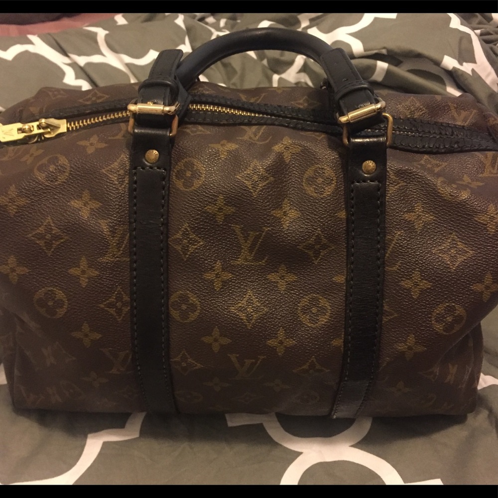 ❗️SALE❗️Louis Vuitton Monogram Sac Souple 35