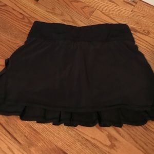 Size 4 black lulu lemon skirt