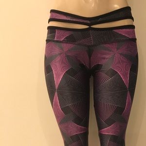 Beautiful legging. Purple, black and gray.