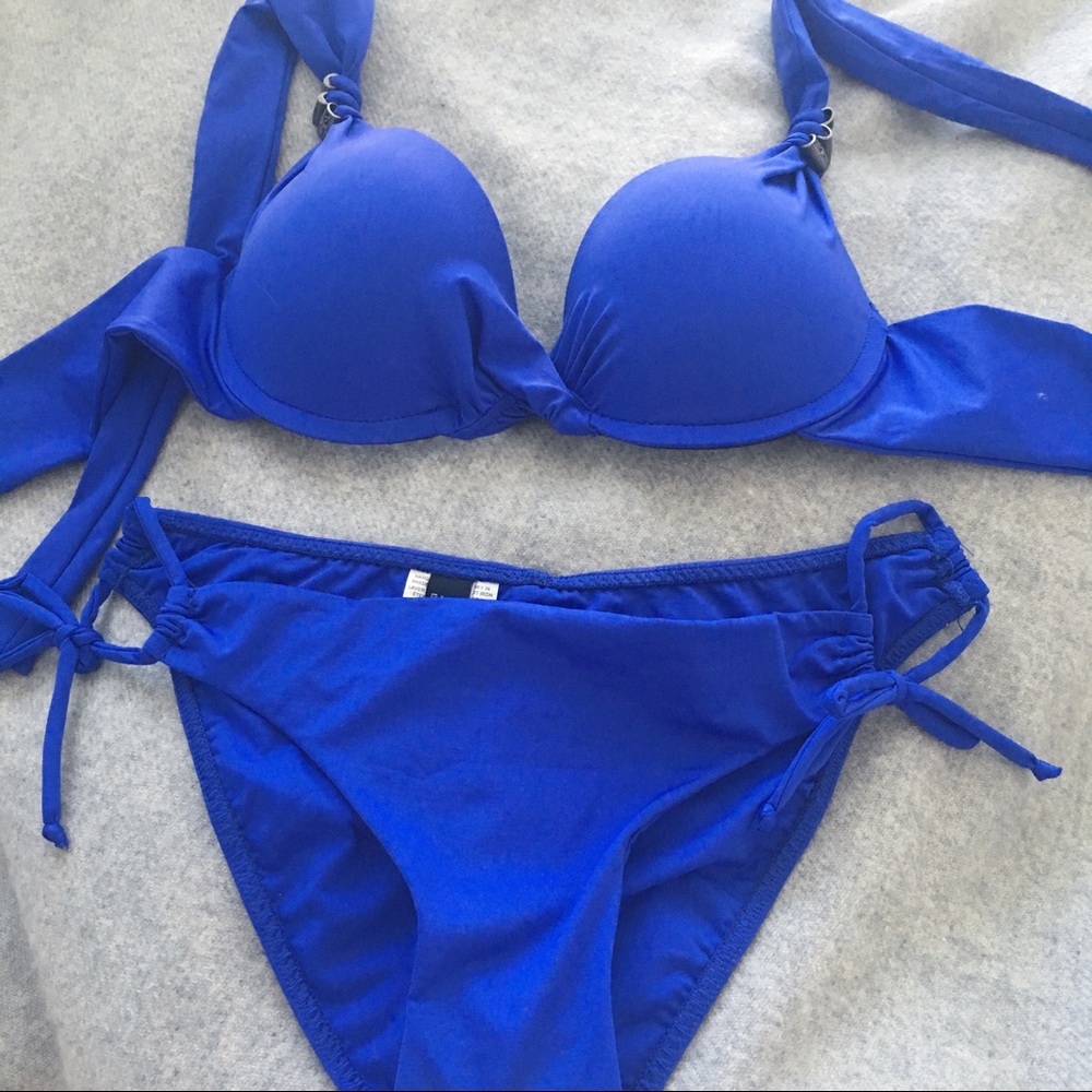 MOVING SALE (to 2/5) Blue bikini set