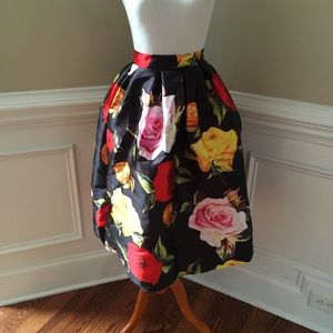 A-line black & floral skirt size XS