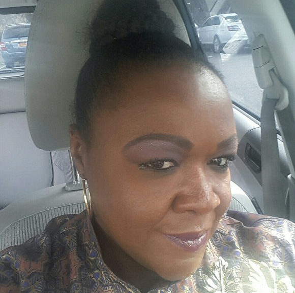 Meet your Posher, Jennica - Picture 2 of 2