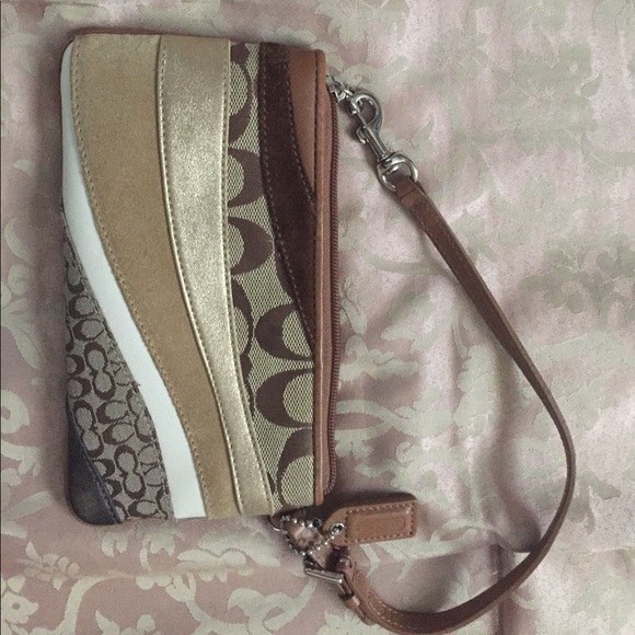 Authentic Coach wristlet - Picture 4 of 7