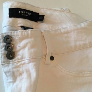 Torrid high waist white jeans ✅