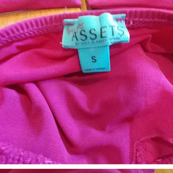 Assets by Spanx LNC Pink Swimsuit, 8/Sm - Picture 3 of 8