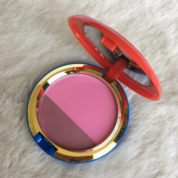 Other - Mac Wonderwoman Powder Blush