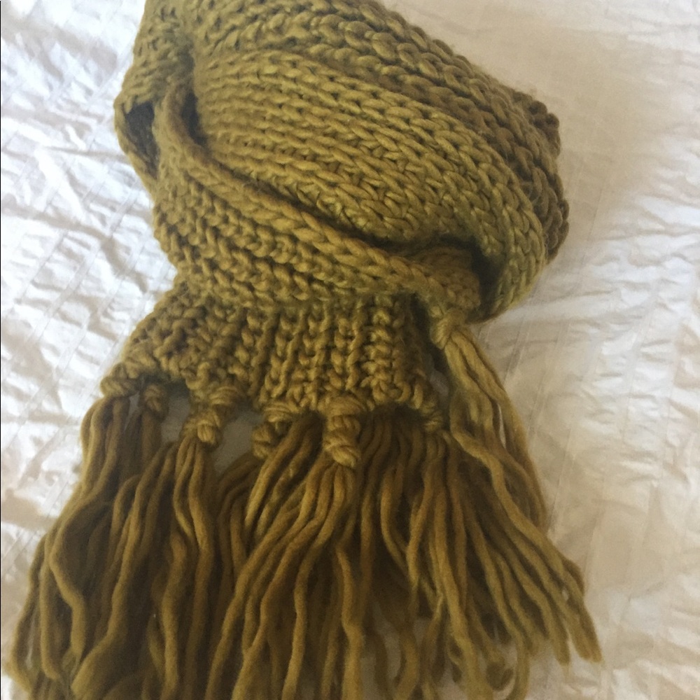 Chunky Olive Green Scarf