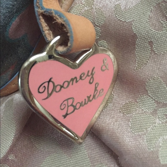 Dooney and Bourke wristlet - Picture 2 of 8