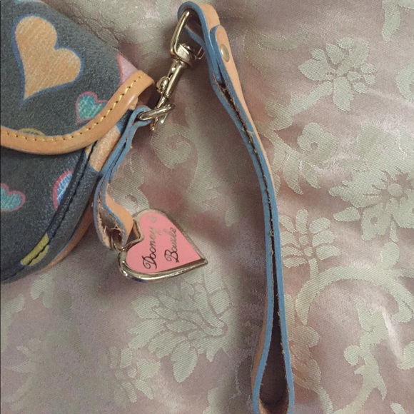 Dooney and Bourke wristlet - Picture 5 of 8